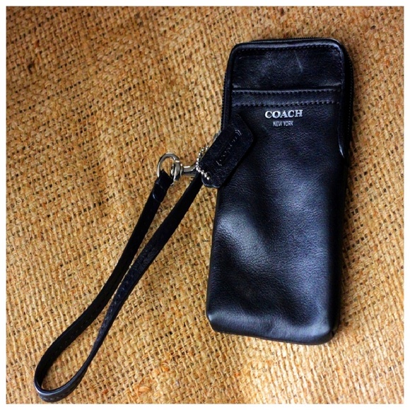 Coach Handbags - NWOT | COACH | WRISTLET | BLACK